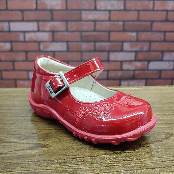 little girl red patent leather shoes
